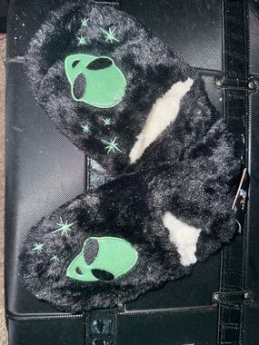 Kids Black Faux Fur Sleep Mask with Green Alien Appliqué